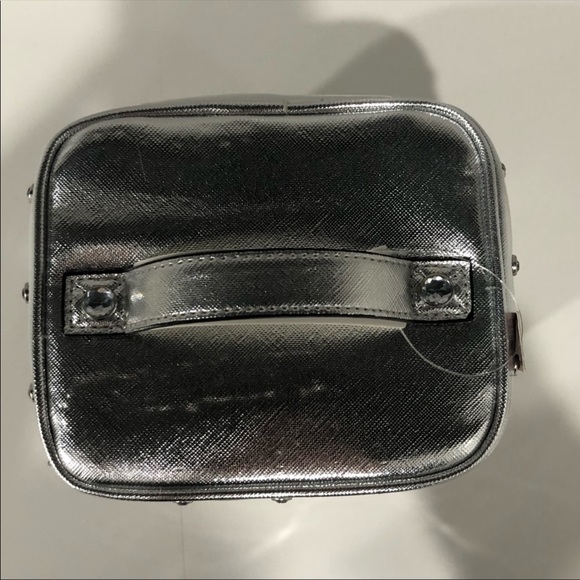 NEW VICTORIA’S SECRET MAKEUP AND TRAVEL CASE! - Picture 4 of 5